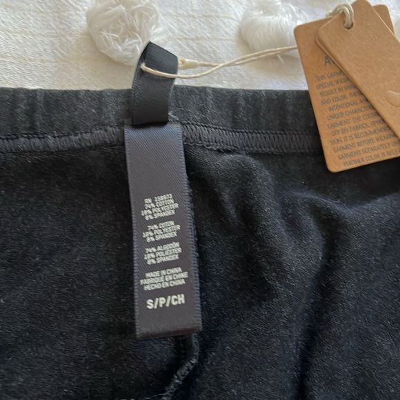 SKIMS Outdoor Bike Shorts - Small - Picture 6 of 6